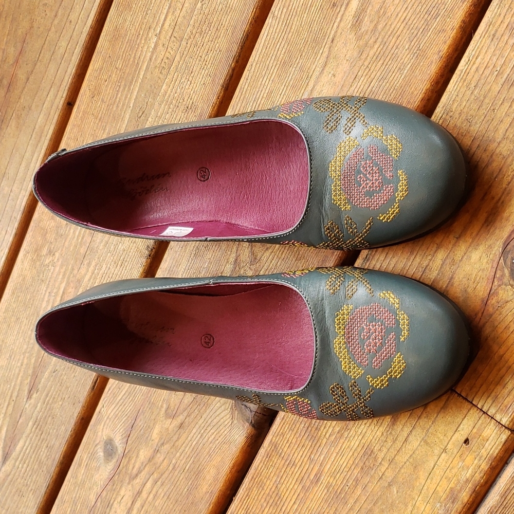 GUDRUN SJODEN Folkloric Agave Leather Cross-Stitch Rose Roza Nappa Shoe sz 42/10